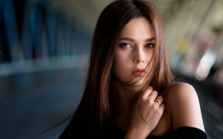 Subway portrait longhair elina karimova - her chin free wallpaper