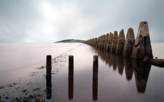 Wooden posts beach ocean sky - wooden post free wallpaper