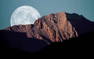 Full moon mountain range california - a clear day free wallpaper