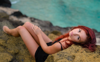 Woman ocean rock barelegs redhair - elizabeth polunin free wallpaper