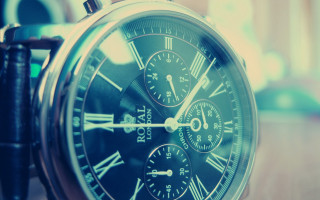 Watch closeup blurry background clock - photorealism free wallpaper for desktop
