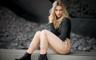 Woman sitting ledge blonde blues - dull free wallpaper