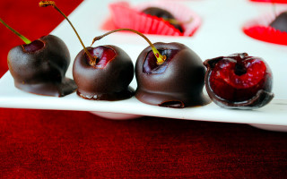 Chocolate cherries plate single center - cherry free wallpaper