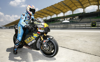Racing man motorcycle stadium yellow - a stadium in the background free wallpaper