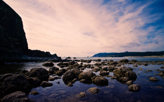 Rocky beach mountain lake sunset - a rocky beach free wallpaper