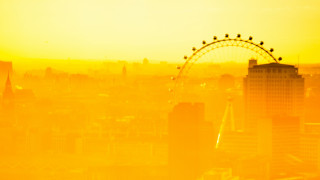Yellow sky ferris wheel cityscape - a ferris free wallpaper