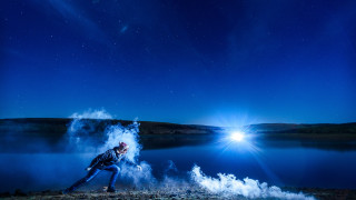 Man running field bright light - anamorphic len free wallpaper for desktop