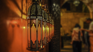 Couple street lantern hurufiyya egyptian - a lantern free wallpaper