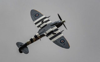 Small airplane gray sky propellers - the back of the plane free wallpaper