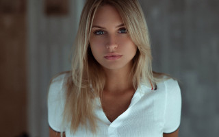 Blonde woman white shirt portrait - perfect eye free wallpaper for desktop
