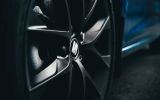 Car tire closeup blue background - a close up of a car tire free wallpaper
