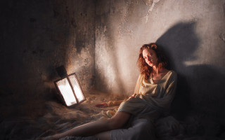 Woman sitting bed lamp shadow - brooke shaden free wallpaper
