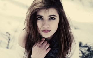 Woman longhair scarf snow portrait - a picture in the snow free wallpaper for desktop