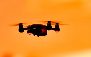 Black red flying yellow background - the bottom of the picture free wallpaper for desktop