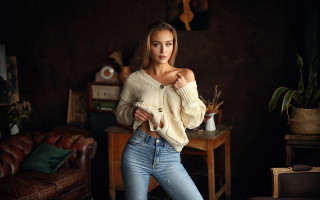 Woman blonde sweater jeans livingroom - a picture in a living room free wallpaper