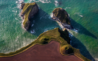 Water rocks beach sky stars - a view of a body free wallpaper