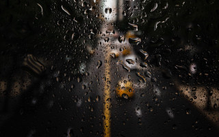 Rainy window yellow line raindrops - a yellow line free wallpaper