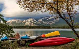 Canoes lake mountains cloudy sky - the shore of a lake free wallpaper for desktop