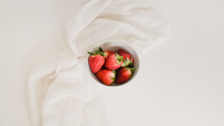 Bowl strawberries white cloth top - tablecloth free wallpaper