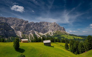 Grassy field cabins mountains clouds - the background and mountains free wallpaper