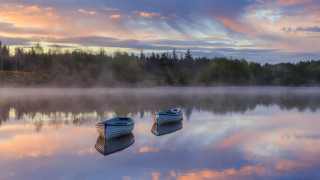 Boats lake foggy sky trees - foggy free wallpaper for desktop