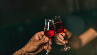 Two people wine glasses rococo - product photography free wallpaper