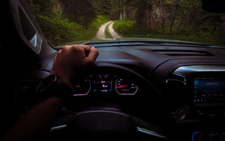 Night driving forest road car - les automatiste free wallpaper