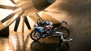 Motorcycle room large object light - studio photography free wallpaper