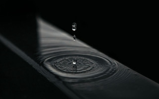 Water drop black and white - a drop of water free wallpaper