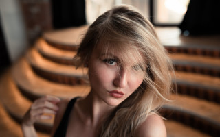 Blonde woman steps portrait cosplay - anna hotchkis free wallpaper