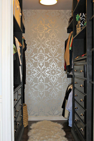Closet rug coatrack clothes light - a light free wallpaper for mobile
