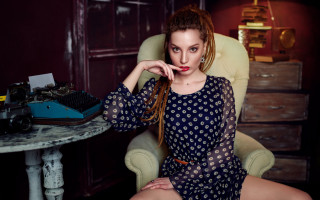 Woman sitting typewriter fashion portrait - a chair free wallpaper