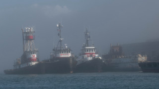 Boats foggy ocean architecture bridge - foggy free wallpaper