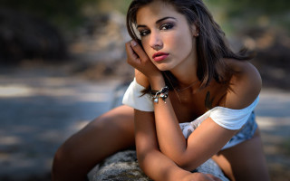 Woman white shirt rock portrait - free portrait wallpaper for desktop