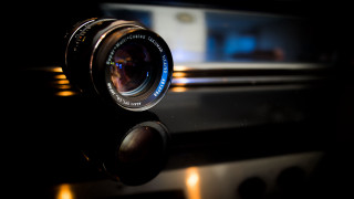 Camera lens reflection dark background - a camera len free wallpaper