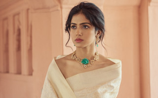 Woman green necklace white dress - a gold necklace free wallpaper