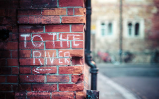 Brick wall graffiti river street - free city wallpaper