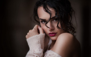 Woman sweater portrait blackhair browneyes - a sweater free wallpaper