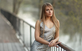 Woman portrait river dress blonde - a dress free wallpaper