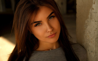 Woman nose ring wall serious - a nose ring free wallpaper