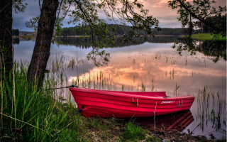 Red boat lake sunset reflection - the shore of a lake free wallpaper