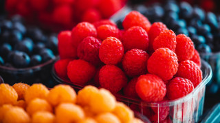 Berries orange raspberries market closeup - sale free wallpaper