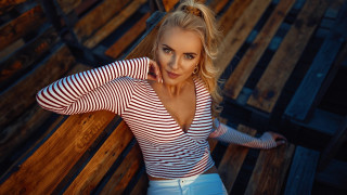 Woman bench bandaged blonde darkskin - a wooden bench free wallpaper