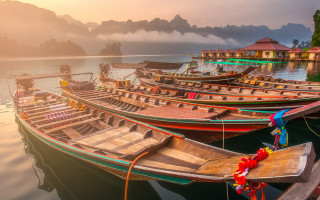 Boats lake mountains fog architecture - a group of boats free wallpaper