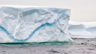 Large iceberg ocean shore boat - a shore line free wallpaper