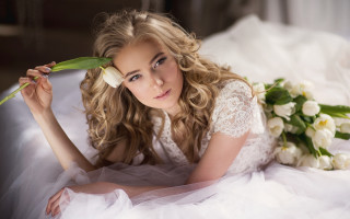 Woman flower bouquet sculpture fashion - her hand and a flower free wallpaper for desktop