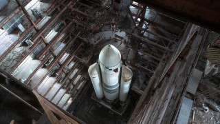 White rocket metal floor construction - free space wallpaper for desktop