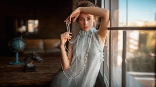Woman dress window chain necklace - her neck and a necklace free wallpaper