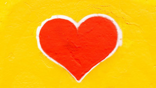 Red heart yellow wall white - a minimalist painting free wallpaper