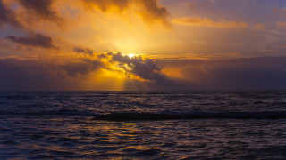 Sunset ocean clouds sunrays surfboard - crepuscular free wallpaper